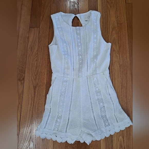 J.O.A. Pants - J.O.A. LA Women's Small White Eyelet Romper Shorts Embroidered Cut Out Back